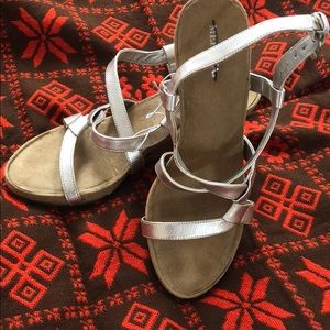 NWOT Merona wedge sandals